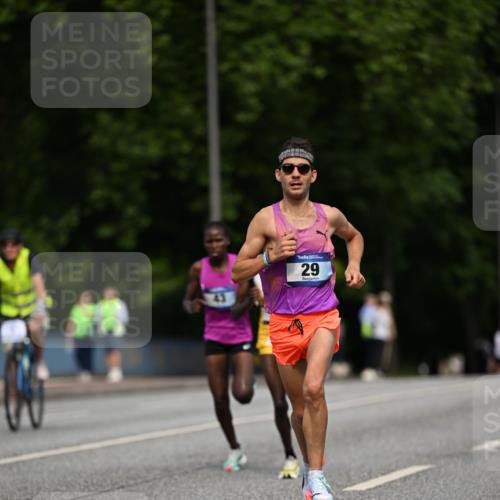 29.06.2025 - hella hamburg halbmarathon Dr. Thomas Lammeyer http://msf.ph/oto/8149927 29.06.2025 09:37:44 Kennedybrücke 43, 46, 48 meine-sportfotos.de