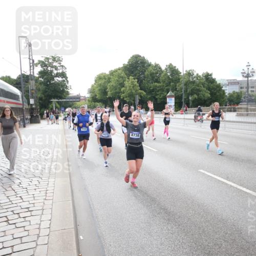 29.06.2025 - hella hamburg halbmarathon Jannik Wohlers http://msf.ph/oto/8149930 29.06.2025 10:19:43 Lombardsbrücke 1110, 1115, 2064, 3278, 3842, 4539, 4585, 4614, 4737, 4739, 5397, 5556, 5659, 5811, 5812, 7137, 7519, 7739, 7744, 7808, 8387, 8462, 8738, 9196, 9735, 10550, 10595, 10622, 10701, 11028, 13002, 13192, 13634, 13910, 14014, 14024, 14425, 14564, 15529, 15572, 15619, 15948, 16164, 16322, 16480, 16611, 16714, 16991, 17076, 17123, 17454, 17456, 17913, 18114, 18368, 18648, 18685 meine-sportfotos.de