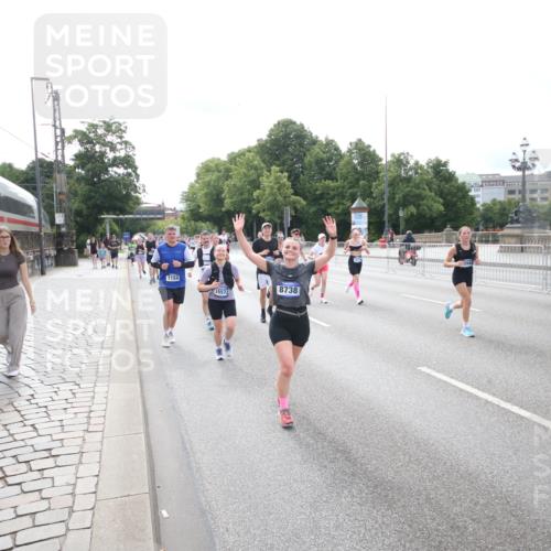 29.06.2025 - hella hamburg halbmarathon Jannik Wohlers http://msf.ph/oto/8149937 29.06.2025 10:19:43 Lombardsbrücke 1110, 1115, 2064, 3278, 3842, 4539, 4585, 4614, 4737, 4739, 5397, 5556, 5659, 5811, 5812, 7137, 7519, 7739, 7744, 7808, 8387, 8462, 8738, 9196, 9735, 10550, 10595, 10622, 10701, 11028, 13002, 13192, 13634, 13910, 14014, 14024, 14425, 14564, 15529, 15572, 15619, 15948, 16164, 16322, 16480, 16611, 16714, 16991, 17076, 17123, 17454, 17456, 17913, 18114, 18368, 18648, 18685 meine-sportfotos.de