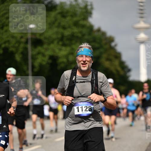 29.06.2025 - hella hamburg halbmarathon Dr. Thomas Lammeyer http://msf.ph/oto/8149943 29.06.2025 10:06:33 Kennedybrücke 1128, 1254, 1432, 1733, 2322, 2323, 2685, 3780, 3919, 4663, 4985, 5742, 5763, 6166, 6295, 6322, 6708, 6860, 7049, 7243, 7323, 8662, 8749, 9020, 9021, 9928, 10539, 10866, 11191, 11250 meine-sportfotos.de