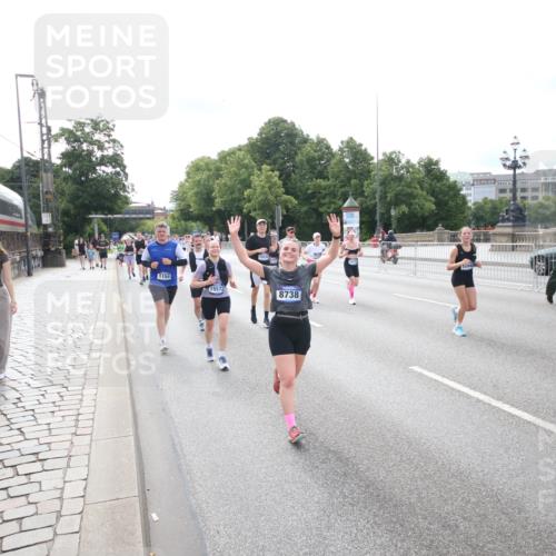 29.06.2025 - hella hamburg halbmarathon Jannik Wohlers http://msf.ph/oto/8149946 29.06.2025 10:19:43 Lombardsbrücke 1110, 1115, 2064, 3278, 3842, 4539, 4585, 4614, 4737, 4739, 5397, 5556, 5659, 5811, 5812, 7137, 7519, 7739, 7744, 7808, 8387, 8462, 8738, 9196, 9735, 10550, 10595, 10622, 10701, 11028, 13002, 13192, 13634, 13910, 14014, 14024, 14425, 14564, 15529, 15572, 15619, 15948, 16164, 16322, 16480, 16611, 16714, 16991, 17076, 17123, 17454, 17456, 17913, 18114, 18368, 18648, 18685 meine-sportfotos.de