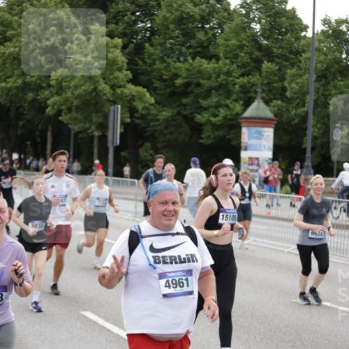 29.06.2025 - hella hamburg halbmarathon Jannik Wohlers http://msf.ph/oto/8149949 29.06.2025 10:50:18 Lombardsbrücke 1930, 2200, 3184, 3229, 3647, 3838, 4642, 4695, 4771, 5131, 6178, 7133, 7161, 7505, 7938, 8200, 8833, 8834, 8986, 9096, 9168, 9933, 10437, 12392, 12393, 14534, 14762, 15017, 15105, 15416, 15467, 16500, 16501, 16553, 16593, 17337, 17648, 17790, 18067, 18092 meine-sportfotos.de
