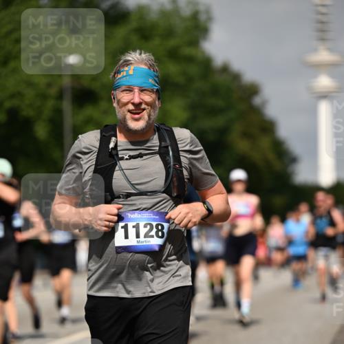 29.06.2025 - hella hamburg halbmarathon Dr. Thomas Lammeyer http://msf.ph/oto/8149959 29.06.2025 10:06:34 Kennedybrücke 1128, 1254, 1432, 1733, 2322, 2323, 2685, 3780, 3919, 4663, 4985, 5742, 5763, 6166, 6295, 6322, 6708, 6860, 7049, 7243, 7323, 8364, 8662, 8749, 9020, 9021, 9928, 10295, 10539, 10866, 11191, 11250 meine-sportfotos.de