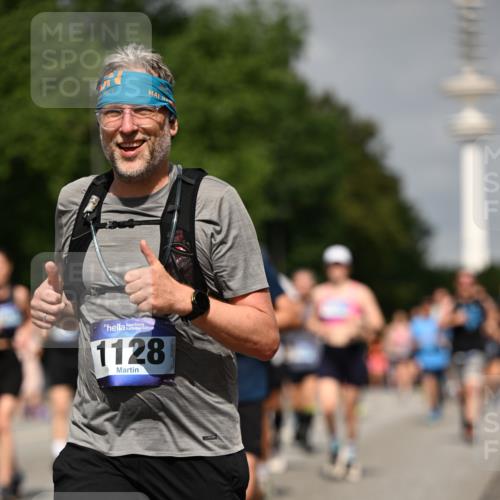 29.06.2025 - hella hamburg halbmarathon Dr. Thomas Lammeyer http://msf.ph/oto/8149963 29.06.2025 10:06:34 Kennedybrücke 1128, 1254, 1432, 1733, 2322, 2323, 2685, 3780, 3919, 4663, 4985, 5742, 5763, 6166, 6295, 6322, 6708, 6860, 7049, 7243, 7323, 8364, 8662, 8749, 9020, 9021, 9928, 10295, 10539, 10866, 11191, 11250 meine-sportfotos.de