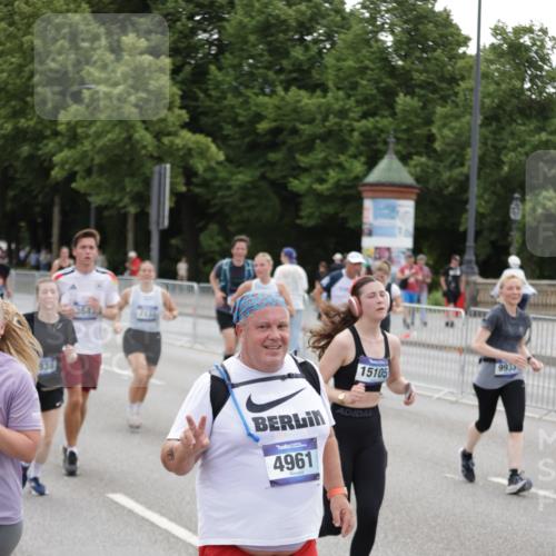 29.06.2025 - hella hamburg halbmarathon Jannik Wohlers http://msf.ph/oto/8149966 29.06.2025 10:50:18 Lombardsbrücke 1930, 2200, 3184, 3229, 3647, 3838, 4642, 4695, 4771, 5131, 6178, 7133, 7161, 7505, 7938, 8200, 8833, 8834, 8986, 9096, 9168, 9933, 10437, 12392, 12393, 14534, 14762, 15017, 15105, 15416, 15467, 16500, 16501, 16553, 16593, 17337, 17648, 17790, 18067, 18092 meine-sportfotos.de