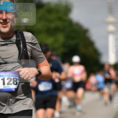 29.06.2025 - hella hamburg halbmarathon Dr. Thomas Lammeyer http://msf.ph/oto/8149973 29.06.2025 10:06:34 Kennedybrücke 1128, 1254, 1432, 1733, 2322, 2323, 2685, 3780, 3919, 4663, 4985, 5742, 5763, 6166, 6295, 6322, 6708, 6860, 7049, 7243, 7323, 8364, 8662, 8749, 9020, 9021, 9928, 10295, 10539, 10866, 11191, 11250 meine-sportfotos.de