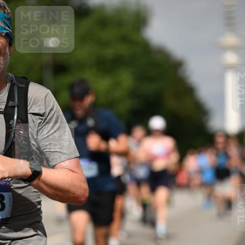 29.06.2025 - hella hamburg halbmarathon Dr. Thomas Lammeyer http://msf.ph/oto/8149980 29.06.2025 10:06:34 Kennedybrücke 1128, 1254, 1432, 1733, 2322, 2323, 2685, 3780, 3919, 4663, 4985, 5742, 5763, 6166, 6295, 6322, 6708, 6860, 7049, 7243, 7323, 8364, 8662, 8749, 9020, 9021, 9928, 10295, 10539, 10866, 11191, 11250 meine-sportfotos.de