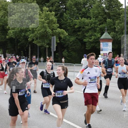 29.06.2025 - hella hamburg halbmarathon Jannik Wohlers http://msf.ph/oto/8149986 29.06.2025 10:50:20 Lombardsbrücke 1930, 2200, 3184, 3229, 3647, 3838, 4642, 4695, 4771, 5131, 6178, 7133, 7161, 7938, 8200, 8833, 8834, 8986, 9096, 9168, 9933, 10029, 10437, 11577, 12392, 12393, 13981, 14534, 14762, 14767, 14773, 15017, 15105, 15416, 16500, 16501, 16553, 16593, 16904, 17337, 17648, 17735, 17790, 18067, 18092 meine-sportfotos.de