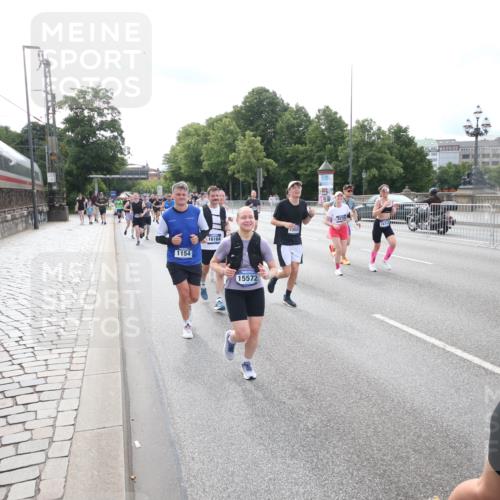 29.06.2025 - hella hamburg halbmarathon Jannik Wohlers http://msf.ph/oto/8149990 29.06.2025 10:19:44 Lombardsbrücke 1110, 1115, 2064, 3278, 3434, 3842, 4539, 4585, 4614, 4737, 4739, 5397, 5556, 5659, 5811, 5812, 7101, 7519, 7739, 7744, 7808, 8387, 8462, 8738, 9136, 9196, 9735, 10414, 10550, 10595, 10622, 10701, 10754, 11028, 13002, 13192, 13634, 13910, 14014, 14024, 14425, 14564, 15529, 15572, 15619, 15948, 16164, 16322, 16714, 16991, 17076, 17454, 17456, 17913, 18114, 18368, 18648, 18685 meine-sportfotos.de