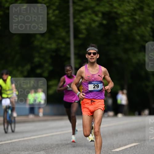 29.06.2025 - hella hamburg halbmarathon Dr. Thomas Lammeyer http://msf.ph/oto/8149999 29.06.2025 09:37:45 Kennedybrücke 43, 46, 48 meine-sportfotos.de