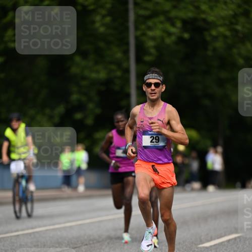 29.06.2025 - hella hamburg halbmarathon Dr. Thomas Lammeyer http://msf.ph/oto/8150002 29.06.2025 09:37:45 Kennedybrücke 43, 46, 48 meine-sportfotos.de