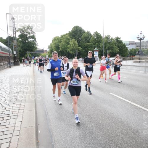 29.06.2025 - hella hamburg halbmarathon Jannik Wohlers http://msf.ph/oto/8150004 29.06.2025 10:19:44 Lombardsbrücke 1110, 1115, 2064, 3278, 3434, 3842, 4539, 4585, 4614, 4737, 4739, 5397, 5556, 5659, 5811, 5812, 7101, 7519, 7739, 7744, 7808, 8387, 8462, 8738, 9136, 9196, 9735, 10414, 10550, 10595, 10622, 10701, 10754, 11028, 13002, 13192, 13634, 13910, 14014, 14024, 14425, 14564, 15529, 15572, 15619, 15948, 16164, 16322, 16714, 16991, 17076, 17454, 17456, 17913, 18114, 18368, 18648, 18685 meine-sportfotos.de
