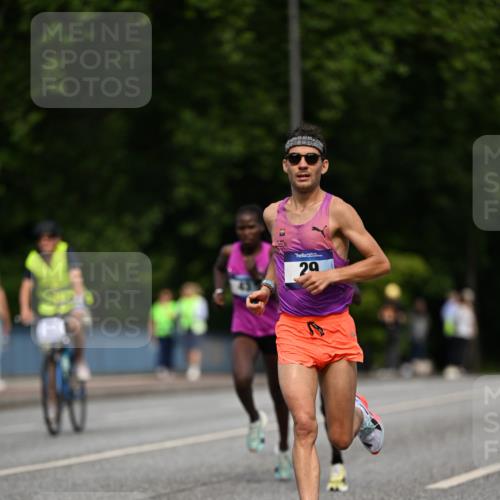 29.06.2025 - hella hamburg halbmarathon Dr. Thomas Lammeyer http://msf.ph/oto/8150008 29.06.2025 09:37:45 Kennedybrücke 43, 46, 48 meine-sportfotos.de