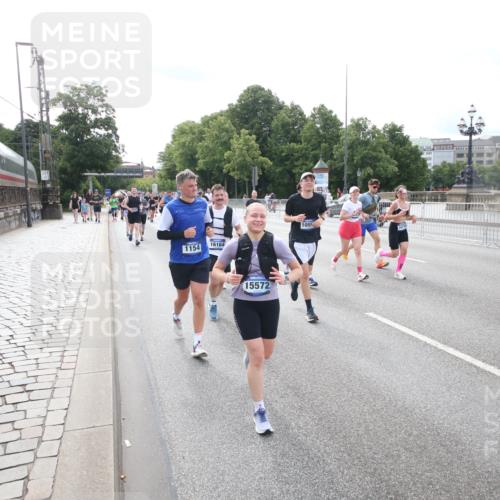 29.06.2025 - hella hamburg halbmarathon Jannik Wohlers http://msf.ph/oto/8150012 29.06.2025 10:19:44 Lombardsbrücke 1110, 1115, 2064, 3278, 3434, 3842, 4539, 4585, 4614, 4737, 4739, 5397, 5556, 5659, 5811, 5812, 7101, 7519, 7739, 7744, 7808, 8387, 8462, 8738, 9136, 9196, 9735, 10414, 10550, 10595, 10622, 10701, 10754, 11028, 13002, 13192, 13634, 13910, 14014, 14024, 14425, 14564, 15529, 15572, 15619, 15948, 16164, 16322, 16714, 16991, 17076, 17454, 17456, 17913, 18114, 18368, 18648, 18685 meine-sportfotos.de