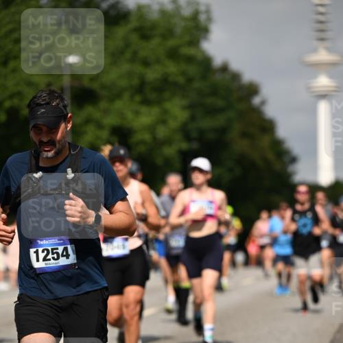 29.06.2025 - hella hamburg halbmarathon Dr. Thomas Lammeyer http://msf.ph/oto/8150016 29.06.2025 10:06:35 Kennedybrücke 1128, 1254, 1432, 1733, 2142, 2322, 2323, 2685, 3780, 3919, 4663, 4985, 5742, 5763, 6166, 6295, 6708, 6860, 7049, 7243, 7323, 8364, 8662, 8749, 9020, 9021, 9928, 10295, 10539, 10866, 11191, 11250 meine-sportfotos.de