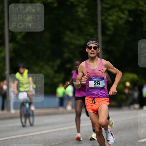 29.06.2025 - hella hamburg halbmarathon Dr. Thomas Lammeyer http://msf.ph/oto/8150026 29.06.2025 09:37:45 Kennedybrücke 43, 46, 48 meine-sportfotos.de