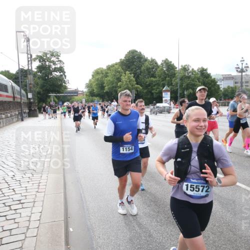 29.06.2025 - hella hamburg halbmarathon Jannik Wohlers http://msf.ph/oto/8150033 29.06.2025 10:19:45 Lombardsbrücke 1110, 1115, 2064, 3278, 3434, 3842, 4539, 4585, 4614, 4737, 4739, 5397, 5556, 5659, 5811, 5812, 5937, 7101, 7519, 7739, 7744, 7808, 8387, 8462, 8738, 9136, 9196, 9735, 10414, 10550, 10595, 10622, 10701, 10754, 11028, 13002, 13013, 13192, 13634, 13910, 14014, 14024, 14425, 14564, 15529, 15572, 15619, 15948, 16164, 16322, 16714, 16991, 17076, 17454, 17456, 17913, 18114, 18368, 18648, 18685 meine-sportfotos.de