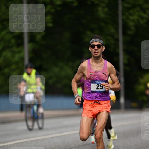 29.06.2025 - hella hamburg halbmarathon Dr. Thomas Lammeyer http://msf.ph/oto/8150035 29.06.2025 09:37:45 Kennedybrücke 43, 46, 48 meine-sportfotos.de