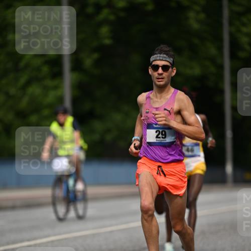 29.06.2025 - hella hamburg halbmarathon Dr. Thomas Lammeyer http://msf.ph/oto/8150039 29.06.2025 09:37:45 Kennedybrücke 43, 46, 48 meine-sportfotos.de
