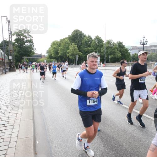 29.06.2025 - hella hamburg halbmarathon Jannik Wohlers http://msf.ph/oto/8150059 29.06.2025 10:19:45 Lombardsbrücke 1110, 1115, 2064, 3278, 3434, 3842, 4539, 4585, 4614, 4737, 4739, 5397, 5556, 5659, 5811, 5812, 5937, 7101, 7519, 7739, 7744, 7808, 8387, 8462, 8738, 9136, 9196, 9735, 10414, 10550, 10595, 10622, 10701, 10754, 11028, 13002, 13013, 13192, 13634, 13910, 14014, 14024, 14425, 14564, 15529, 15572, 15619, 15948, 16164, 16322, 16714, 16991, 17076, 17454, 17456, 17913, 18114, 18368, 18648, 18685 meine-sportfotos.de
