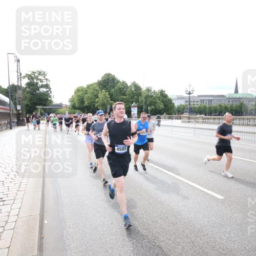 29.06.2025 - hella hamburg halbmarathon Jannik Wohlers http://msf.ph/oto/8150070 29.06.2025 10:19:49 Lombardsbrücke 1046, 1069, 1115, 1474, 2064, 3278, 3434, 3842, 4585, 4614, 4737, 4739, 5556, 5659, 5811, 5812, 5831, 5937, 7018, 7101, 7519, 7739, 7744, 7808, 8025, 8387, 8462, 8738, 9136, 9196, 9735, 9873, 10414, 10550, 10595, 10701, 10754, 11028, 13013, 13192, 14014, 14024, 14425, 14564, 15481, 15529, 15572, 15619, 15948, 16164, 16714, 16991, 17076, 17454, 17456, 17913, 18114, 18368, 18648, 18685 meine-sportfotos.de