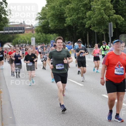29.06.2025 - hella hamburg halbmarathon Jannik Wohlers http://msf.ph/oto/8150085 29.06.2025 10:50:28 Lombardsbrücke 1129, 1208, 1930, 2200, 2358, 2859, 3184, 3229, 3647, 3838, 4695, 4771, 4848, 6178, 7133, 7141, 7161, 7825, 7938, 8200, 8779, 8833, 8986, 9096, 9168, 9933, 10029, 10437, 10552, 10614, 10636, 11577, 12392, 12393, 12800, 13468, 13522, 13981, 14010, 14534, 14640, 14762, 14767, 14773, 15105, 15250, 15464, 16500, 16501, 16553, 16727, 16729, 16904, 17295, 17337, 17648, 17735 meine-sportfotos.de
