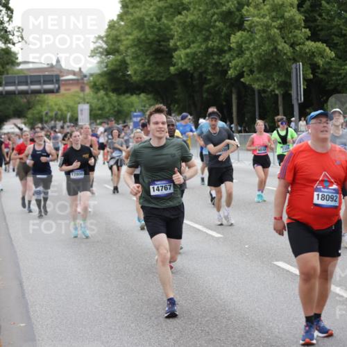 29.06.2025 - hella hamburg halbmarathon Jannik Wohlers http://msf.ph/oto/8150090 29.06.2025 10:50:28 Lombardsbrücke 1129, 1208, 1930, 2200, 2358, 2859, 3184, 3229, 3647, 3838, 4695, 4771, 4848, 6178, 7133, 7141, 7161, 7825, 7938, 8200, 8779, 8833, 8986, 9096, 9168, 9933, 10029, 10437, 10552, 10614, 10636, 11577, 12392, 12393, 12800, 13468, 13522, 13981, 14010, 14534, 14640, 14762, 14767, 14773, 15105, 15250, 15464, 16500, 16501, 16553, 16727, 16729, 16904, 17295, 17337, 17648, 17735 meine-sportfotos.de