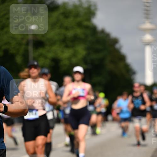 29.06.2025 - hella hamburg halbmarathon Dr. Thomas Lammeyer http://msf.ph/oto/8150107 29.06.2025 10:06:36 Kennedybrücke 1128, 1254, 1432, 1733, 2142, 2322, 2323, 2685, 3780, 3919, 4663, 4985, 5742, 5763, 6166, 6295, 6708, 6860, 6997, 7049, 7243, 7323, 8364, 8662, 8749, 9020, 9021, 9928, 10295, 10539, 10866, 11191, 11250 meine-sportfotos.de