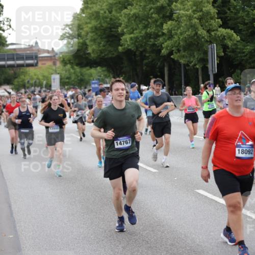 29.06.2025 - hella hamburg halbmarathon Jannik Wohlers http://msf.ph/oto/8150115 29.06.2025 10:50:28 Lombardsbrücke 1129, 1208, 1930, 2200, 2358, 2859, 3184, 3229, 3647, 3838, 4695, 4771, 4848, 6178, 7133, 7141, 7161, 7825, 7938, 8200, 8779, 8833, 8986, 9096, 9168, 9933, 10029, 10437, 10552, 10614, 10636, 11577, 12392, 12393, 12800, 13468, 13522, 13981, 14010, 14534, 14640, 14762, 14767, 14773, 15105, 15250, 15464, 16500, 16501, 16553, 16727, 16729, 16904, 17295, 17337, 17648, 17735 meine-sportfotos.de