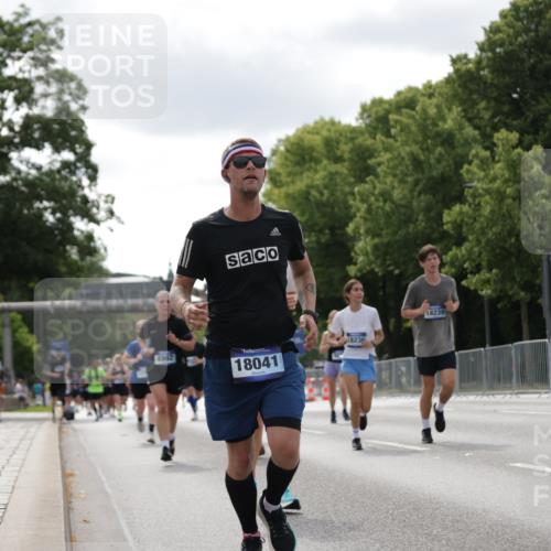 29.06.2025 - hella hamburg halbmarathon Jannik Wohlers http://msf.ph/oto/8150127 29.06.2025 10:13:36 Lombardsbrücke 1194, 1480, 1890, 4001, 4032, 4962, 5719, 6287, 6710, 8057, 8673, 9886, 10442, 10443, 11441, 11987, 12938, 13788, 15482, 15721, 15722, 15840, 17439, 17985, 18041, 18236, 18239 meine-sportfotos.de