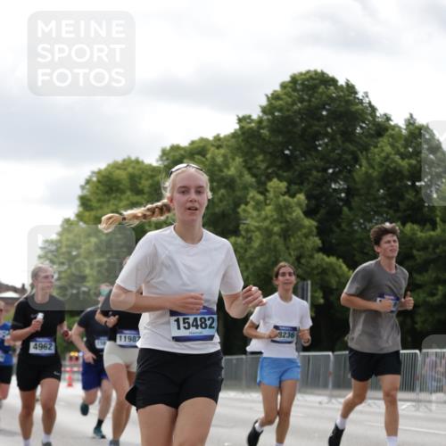 29.06.2025 - hella hamburg halbmarathon Jannik Wohlers http://msf.ph/oto/8150147 29.06.2025 10:13:37 Lombardsbrücke 1194, 1480, 1890, 4032, 4962, 6287, 6710, 8057, 8673, 9886, 10442, 10443, 11441, 11987, 12938, 13788, 15482, 15721, 15722, 15840, 17439, 17985, 18041, 18236, 18239 meine-sportfotos.de