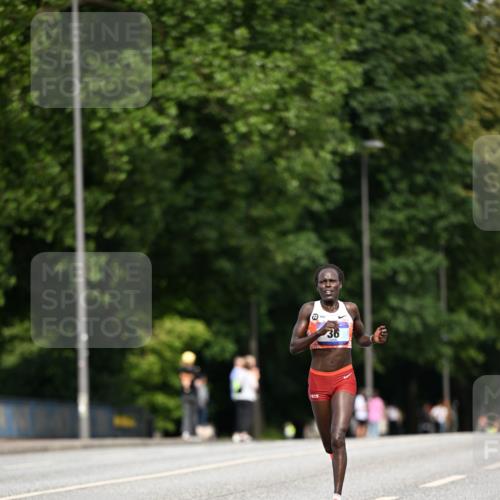 29.06.2025 - hella hamburg halbmarathon Dr. Thomas Lammeyer http://msf.ph/oto/8150149 29.06.2025 09:38:11 Kennedybrücke 36, 39, 47 meine-sportfotos.de