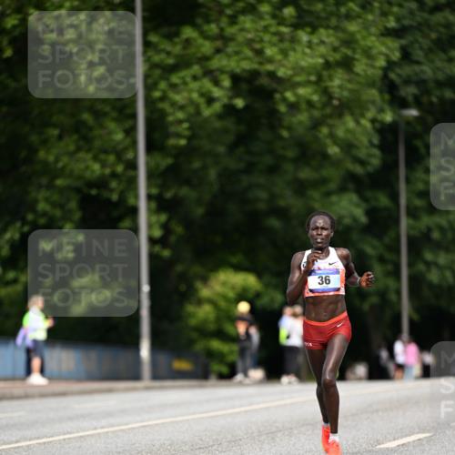 29.06.2025 - hella hamburg halbmarathon Dr. Thomas Lammeyer http://msf.ph/oto/8150167 29.06.2025 09:38:12 Kennedybrücke 36, 39, 47 meine-sportfotos.de