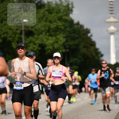 29.06.2025 - hella hamburg halbmarathon Dr. Thomas Lammeyer http://msf.ph/oto/8150171 29.06.2025 10:06:36 Kennedybrücke 1128, 1254, 1432, 1733, 2142, 2322, 2323, 2685, 3780, 3919, 4663, 4985, 5742, 5763, 6166, 6295, 6708, 6860, 6997, 7049, 7243, 7323, 8364, 8662, 8749, 9020, 9021, 9928, 10295, 10539, 10866, 11191, 11250 meine-sportfotos.de