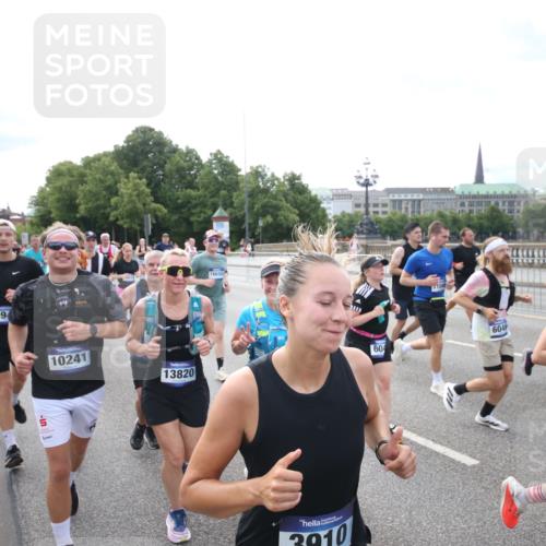 29.06.2025 - hella hamburg halbmarathon Jannik Wohlers http://msf.ph/oto/8150181 29.06.2025 10:22:01 Lombardsbrücke 1187, 1419, 1598, 2022, 2351, 2886, 3108, 3430, 3457, 3511, 3910, 3946, 4113, 4114, 4131, 4556, 4559, 4829, 4969, 4970, 5079, 5838, 6030, 6048, 6049, 6303, 6307, 6347, 6820, 6826, 6899, 7097, 7794, 8511, 8855, 8884, 8931, 9204, 9516, 9598, 10065, 10241, 10432, 10573, 10663, 10917, 10961, 11046, 11440, 12933, 13248, 13369, 13460, 13472, 13820, 13963, 14079, 14240, 14314, 14333, 14334, 14442, 14901, 14903, 14906, 14980, 15114, 19154 meine-sportfotos.de