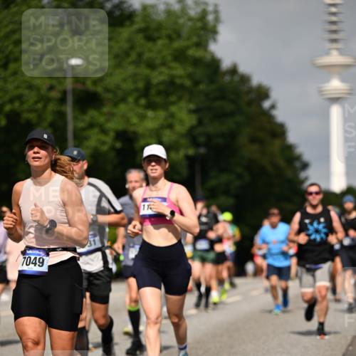 29.06.2025 - hella hamburg halbmarathon Dr. Thomas Lammeyer http://msf.ph/oto/8150182 29.06.2025 10:06:36 Kennedybrücke 1128, 1254, 1432, 1733, 2142, 2322, 2323, 2685, 3780, 3919, 4663, 4985, 5742, 5763, 6166, 6295, 6708, 6860, 6997, 7049, 7243, 7323, 8364, 8662, 8749, 9020, 9021, 9928, 10295, 10539, 10866, 11191, 11250 meine-sportfotos.de
