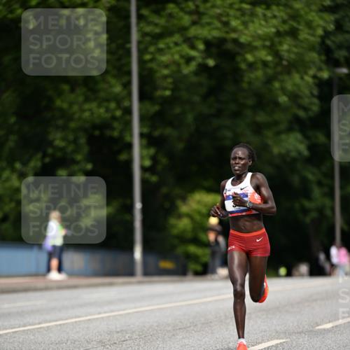 29.06.2025 - hella hamburg halbmarathon Dr. Thomas Lammeyer http://msf.ph/oto/8150196 29.06.2025 09:38:12 Kennedybrücke 36, 39, 47 meine-sportfotos.de
