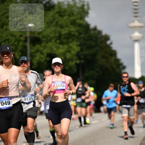 29.06.2025 - hella hamburg halbmarathon Dr. Thomas Lammeyer http://msf.ph/oto/8150198 29.06.2025 10:06:36 Kennedybrücke 1128, 1254, 1432, 1733, 2142, 2322, 2323, 2685, 3780, 3919, 4663, 4985, 5742, 5763, 6166, 6295, 6708, 6860, 6997, 7049, 7243, 7323, 8364, 8662, 8749, 9020, 9021, 9928, 10295, 10539, 10866, 11191, 11250 meine-sportfotos.de