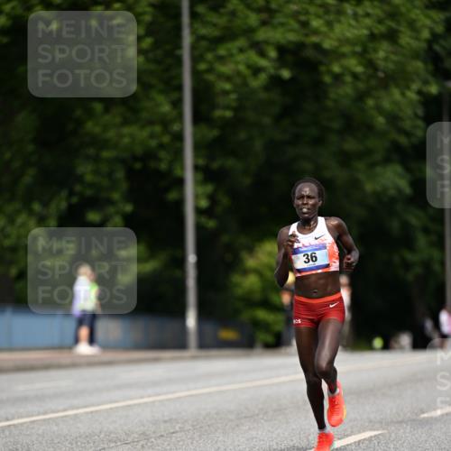 29.06.2025 - hella hamburg halbmarathon Dr. Thomas Lammeyer http://msf.ph/oto/8150203 29.06.2025 09:38:12 Kennedybrücke 36, 39, 47 meine-sportfotos.de