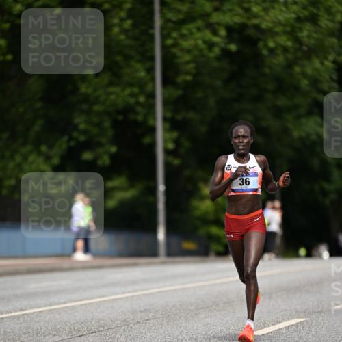 29.06.2025 - hella hamburg halbmarathon Dr. Thomas Lammeyer http://msf.ph/oto/8150211 29.06.2025 09:38:13 Kennedybrücke 36, 39, 47 meine-sportfotos.de