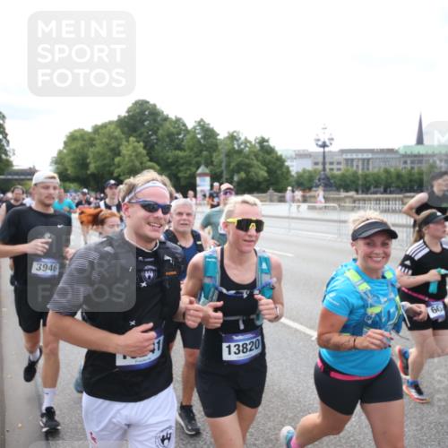 29.06.2025 - hella hamburg halbmarathon Jannik Wohlers http://msf.ph/oto/8150213 29.06.2025 10:22:01 Lombardsbrücke 1187, 1419, 1598, 2022, 2351, 2886, 3108, 3430, 3457, 3511, 3910, 3946, 4113, 4114, 4131, 4556, 4559, 4829, 4969, 4970, 5079, 5838, 6030, 6048, 6049, 6303, 6307, 6347, 6820, 6826, 6899, 7097, 7794, 8511, 8855, 8884, 8931, 9204, 9516, 9598, 10065, 10241, 10432, 10573, 10663, 10917, 10961, 11046, 11440, 12933, 13248, 13369, 13460, 13472, 13820, 13963, 14079, 14240, 14314, 14333, 14334, 14442, 14901, 14903, 14906, 14980, 15114, 19154 meine-sportfotos.de