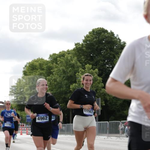29.06.2025 - hella hamburg halbmarathon Jannik Wohlers http://msf.ph/oto/8150221 29.06.2025 10:13:39 Lombardsbrücke 1194, 1480, 1890, 4032, 4962, 6287, 6710, 8057, 9886, 10442, 10443, 11987, 12938, 13788, 15482, 15840, 17439, 17985, 18041, 18236, 18239 meine-sportfotos.de