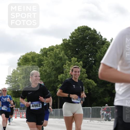 29.06.2025 - hella hamburg halbmarathon Jannik Wohlers http://msf.ph/oto/8150226 29.06.2025 10:13:39 Lombardsbrücke 1194, 1480, 1890, 4032, 4962, 6287, 6710, 8057, 9886, 10442, 10443, 11987, 12938, 13788, 15482, 15840, 17439, 17985, 18041, 18236, 18239 meine-sportfotos.de