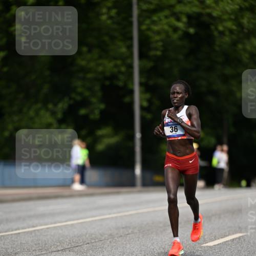 29.06.2025 - hella hamburg halbmarathon Dr. Thomas Lammeyer http://msf.ph/oto/8150232 29.06.2025 09:38:13 Kennedybrücke 36, 39, 47 meine-sportfotos.de