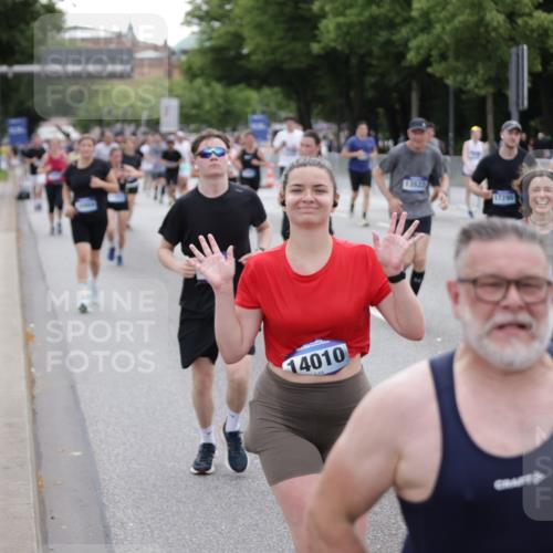 29.06.2025 - hella hamburg halbmarathon Jannik Wohlers http://msf.ph/oto/8150234 29.06.2025 10:50:35 Lombardsbrücke 1129, 1203, 1208, 1404, 2200, 2358, 2859, 3934, 4771, 4848, 5286, 5289, 6178, 7141, 7770, 7771, 7825, 8200, 8779, 8986, 10029, 10552, 10614, 10636, 11052, 11252, 11577, 11971, 12301, 12800, 13468, 13522, 13981, 14010, 14127, 14534, 14640, 14767, 14773, 15250, 15464, 16500, 16501, 16553, 16727, 16729, 16904, 17295, 17648, 17735 meine-sportfotos.de