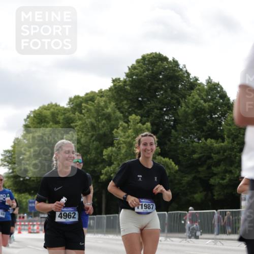 29.06.2025 - hella hamburg halbmarathon Jannik Wohlers http://msf.ph/oto/8150237 29.06.2025 10:13:39 Lombardsbrücke 1194, 1480, 1890, 4032, 4962, 6287, 6710, 8057, 9886, 10442, 10443, 11987, 12938, 13788, 15482, 15840, 17439, 17985, 18041, 18236, 18239 meine-sportfotos.de