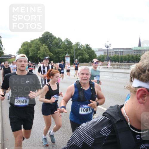 29.06.2025 - hella hamburg halbmarathon Jannik Wohlers http://msf.ph/oto/8150247 29.06.2025 10:22:02 Lombardsbrücke 1187, 1419, 1598, 2022, 2351, 2886, 3108, 3430, 3457, 3511, 3910, 3946, 4113, 4114, 4131, 4556, 4559, 4829, 4969, 4970, 5079, 5798, 5838, 6030, 6048, 6049, 6303, 6307, 6347, 6820, 6826, 6899, 7097, 7794, 8511, 8855, 8931, 9204, 9516, 9598, 10065, 10241, 10432, 10573, 10663, 10917, 10961, 11046, 11440, 12933, 13248, 13369, 13460, 13472, 13820, 13963, 14079, 14240, 14314, 14333, 14334, 14442, 14901, 14903, 14906, 14980, 15114 meine-sportfotos.de