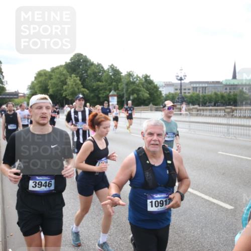 29.06.2025 - hella hamburg halbmarathon Jannik Wohlers http://msf.ph/oto/8150254 29.06.2025 10:22:02 Lombardsbrücke 1187, 1419, 1598, 2022, 2351, 2886, 3108, 3430, 3457, 3511, 3910, 3946, 4113, 4114, 4131, 4556, 4559, 4829, 4969, 4970, 5079, 5798, 5838, 6030, 6048, 6049, 6303, 6307, 6347, 6820, 6826, 6899, 7097, 7794, 8511, 8855, 8931, 9204, 9516, 9598, 10065, 10241, 10432, 10573, 10663, 10917, 10961, 11046, 11440, 12933, 13248, 13369, 13460, 13472, 13820, 13963, 14079, 14240, 14314, 14333, 14334, 14442, 14901, 14903, 14906, 14980, 15114 meine-sportfotos.de