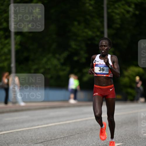 29.06.2025 - hella hamburg halbmarathon Dr. Thomas Lammeyer http://msf.ph/oto/8150257 29.06.2025 09:38:13 Kennedybrücke 36, 39, 47 meine-sportfotos.de