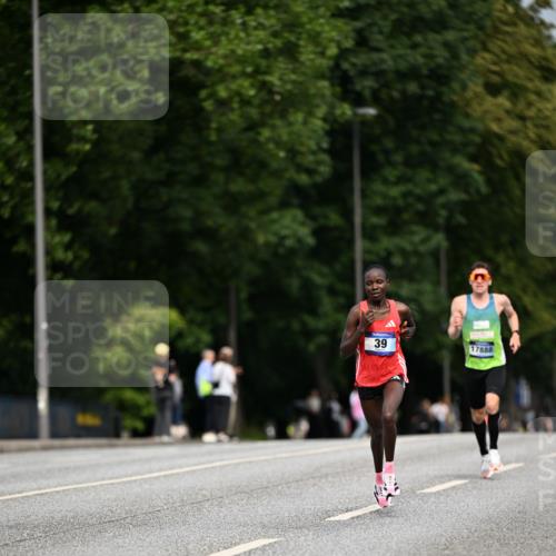 29.06.2025 - hella hamburg halbmarathon Dr. Thomas Lammeyer http://msf.ph/oto/8150265 29.06.2025 09:38:18 Kennedybrücke 36, 39, 47 meine-sportfotos.de